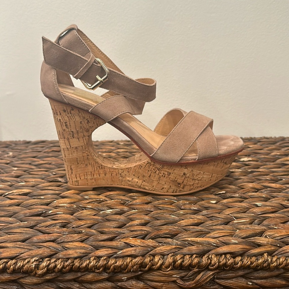 Dolce Vita ORLA suede cut out platform Size 7